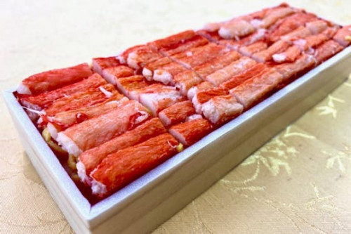 [至福のひと時]　国産紅ズワイガニ2段押し寿司