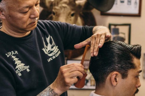 「業界歴33年の理容師が、リーゼントだけを集めたヘアスタイル写真集を作りたい！」